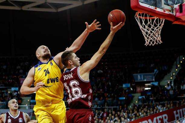 相去甚远 相去甚远